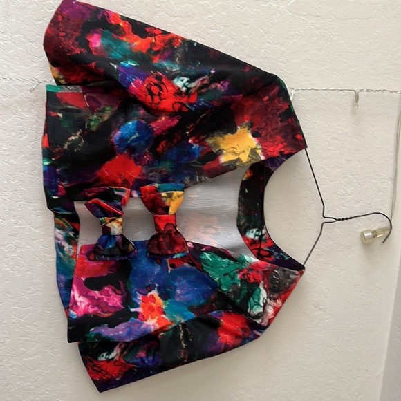 Floral crop with exposed back and bows - Picture 4 of 7